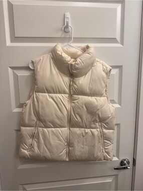 Old Navy Cream Quilted Puffer Vest